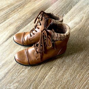 Mudd lace up boots